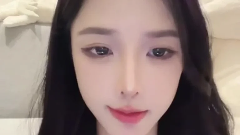 慢万拍小姐in 重生之我是女主播 缩略图