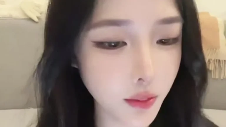 慢万拍小姐in 重生之我是女主播 缩略图