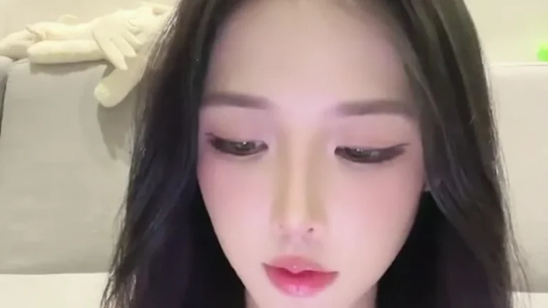 慢万拍小姐in 重生之我是女主播 缩略图