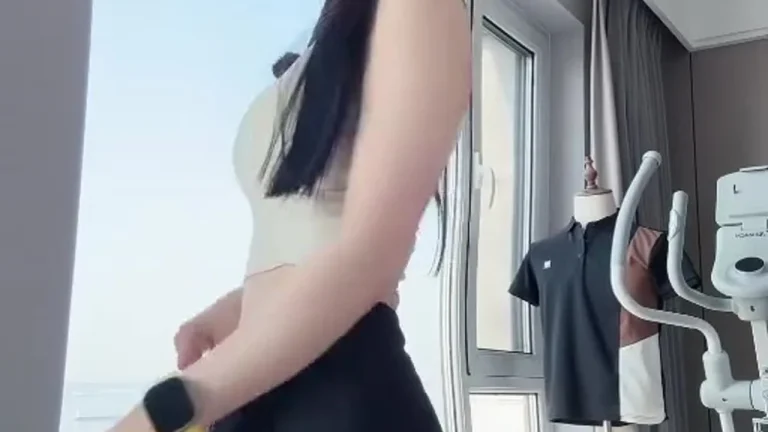 空姐秋雅 2025-06-17 08-13-53 缩略图