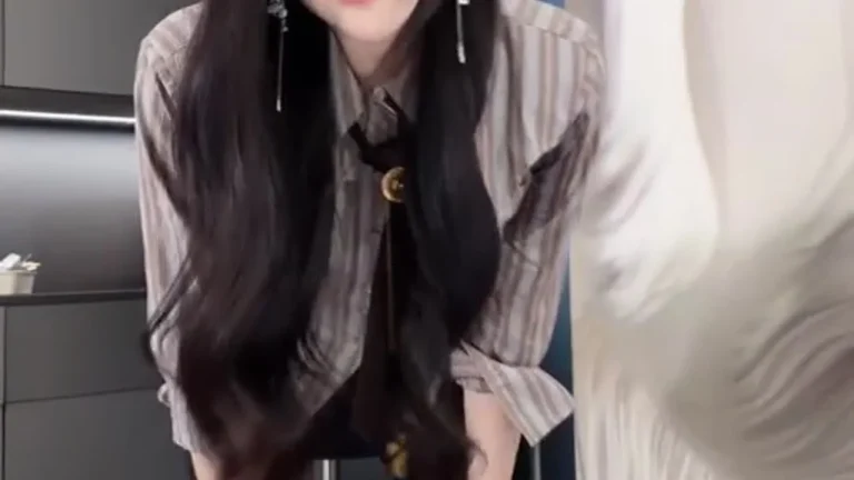 舟茶茶 抖音热门美女主播 缩略图