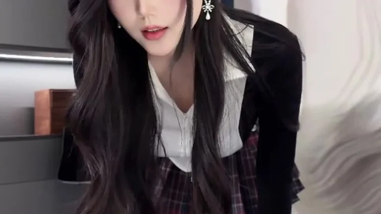 舟茶茶 抖音热门美女主播 缩略图