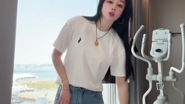 空姐秋雅 2025-05-18 09-00-16 缩略图