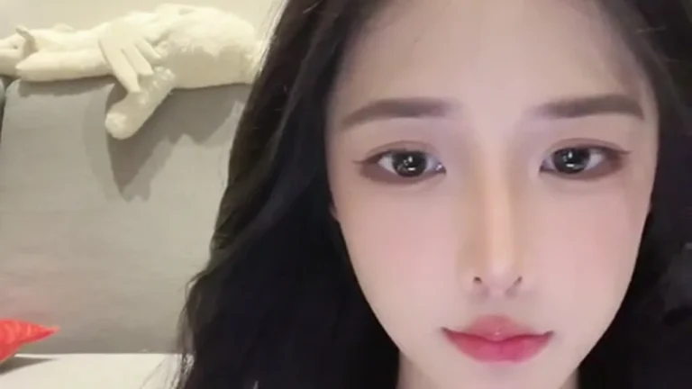慢万拍小姐in 重生之我是女主播 缩略图
