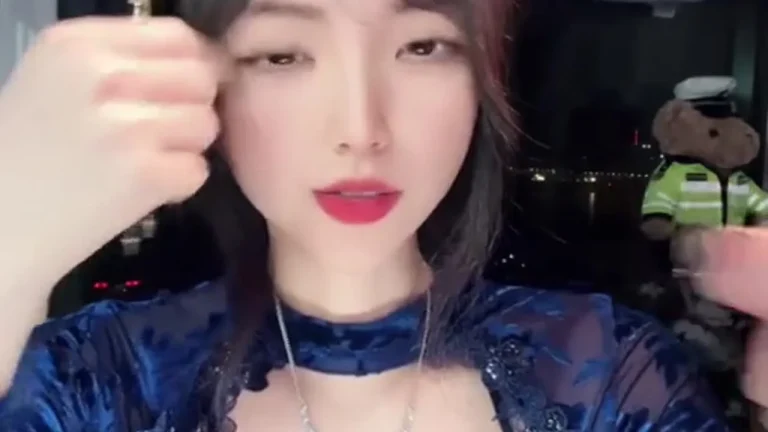 冰冰 2025-06-04 22-47-48 缩略图