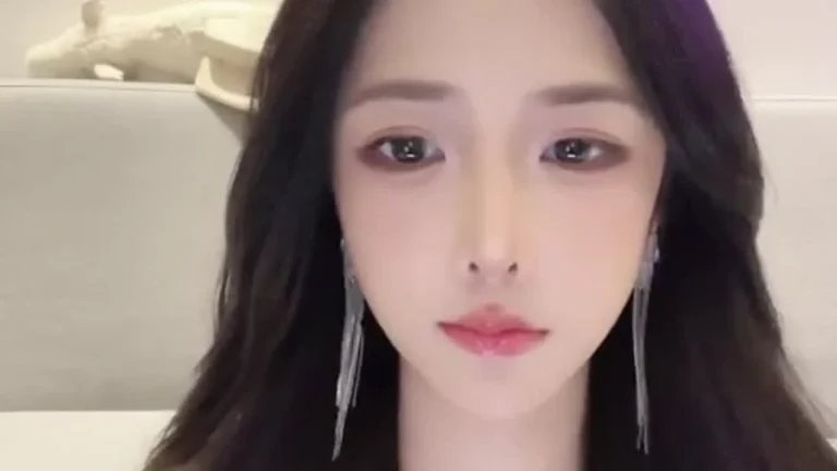 慢万拍小姐in 重生之我是女主播 缩略图