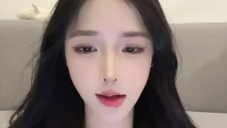 慢万拍小姐in 重生之我是女主播 缩略图