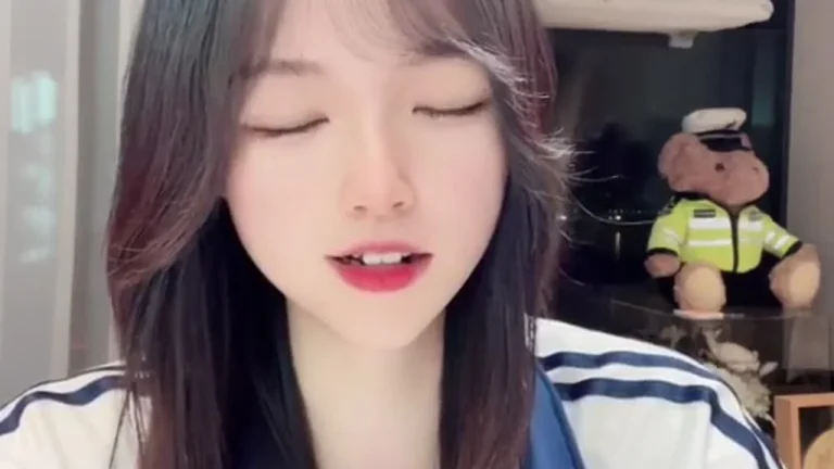 冰冰 2025-05-29 23-27-37 缩略图
