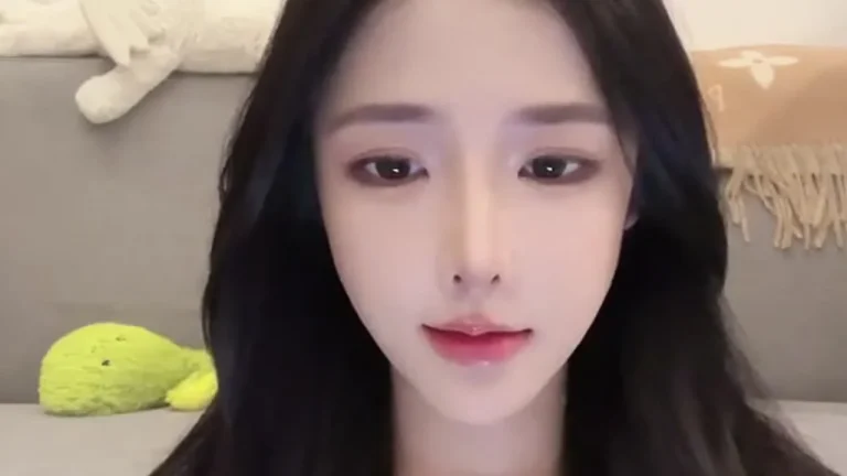 慢万拍小姐in 重生之我是女主播 缩略图