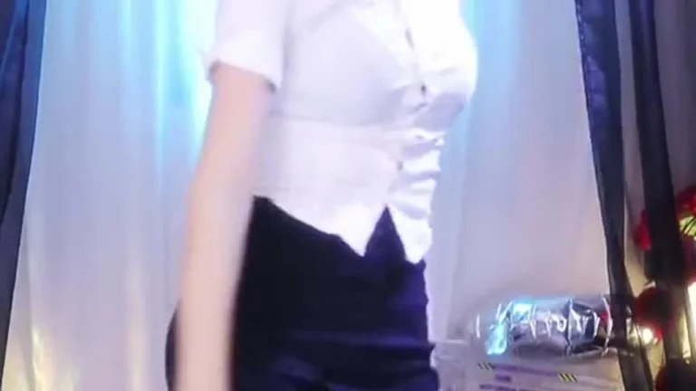 咬一口小蛋糕 2025-05-29 20-59-35 缩略图