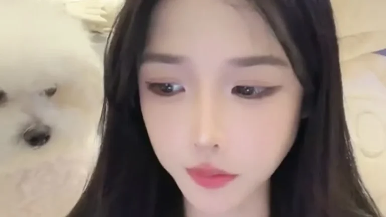 慢万拍小姐in 重生之我是女主播 缩略图